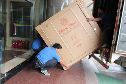 爱辉钢琴贵重工艺品无忧运